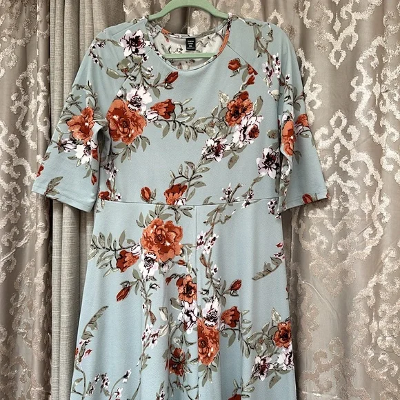 Floral 3/4 Sleeve Maxi Dress with Belt Size 0XL - Picture 2 of 6